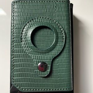Green or black AirTag carbon fiber leather wallet